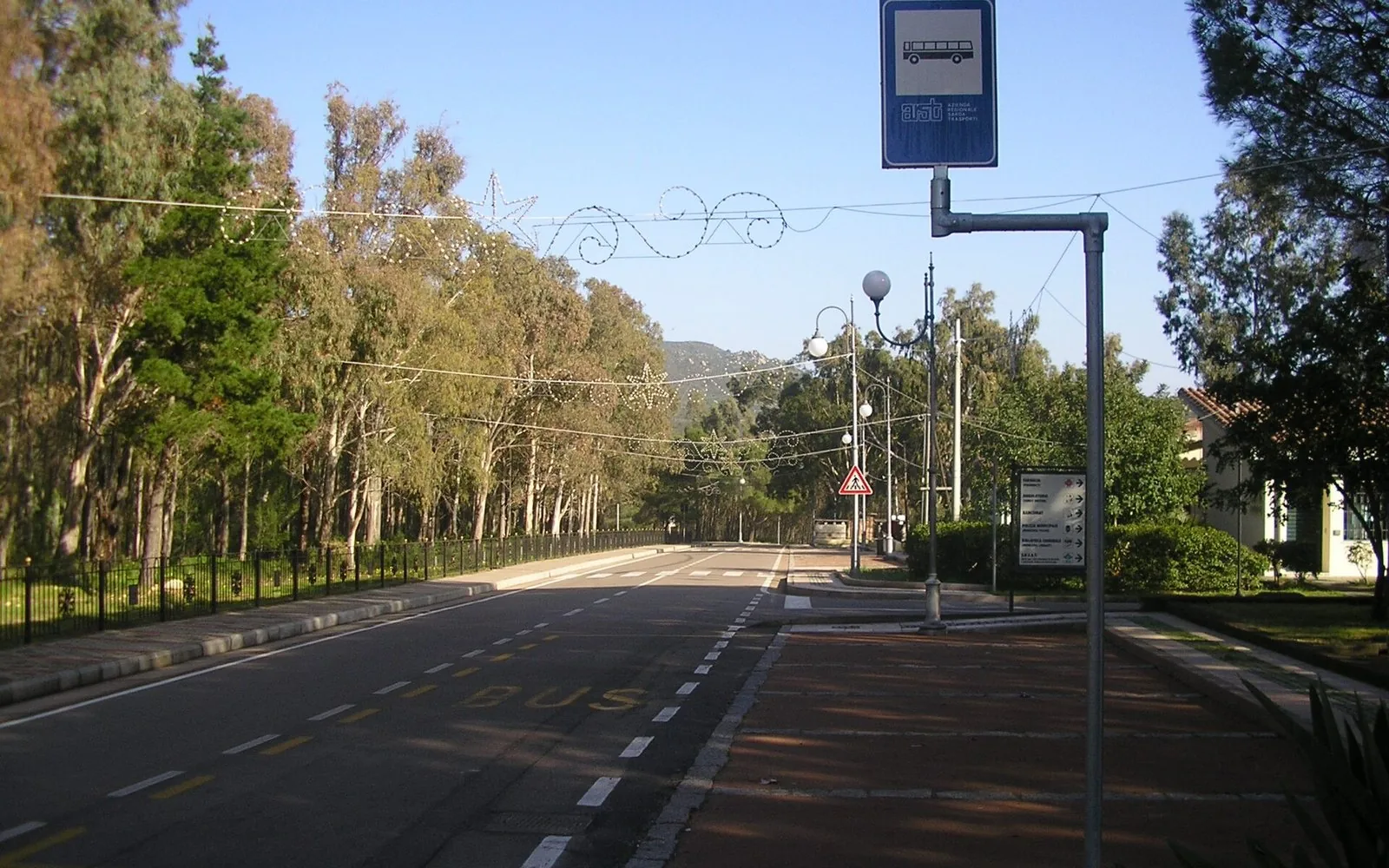 Una fermata dell'autobus lungo la strada a Castiadas, vicino a Costa Rei